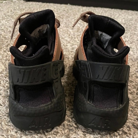 Nike Air Huarache "Toadstool" Sneakers - Picture 4 of 8